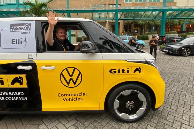 Volkswagen, mobil listrik, ID Buzz, VW ID Buzz, ID Buzz World, ID. Buzz World Tour Singgah di Indonesia, VW Buktikan Ketangguhan Mobil Listriknya