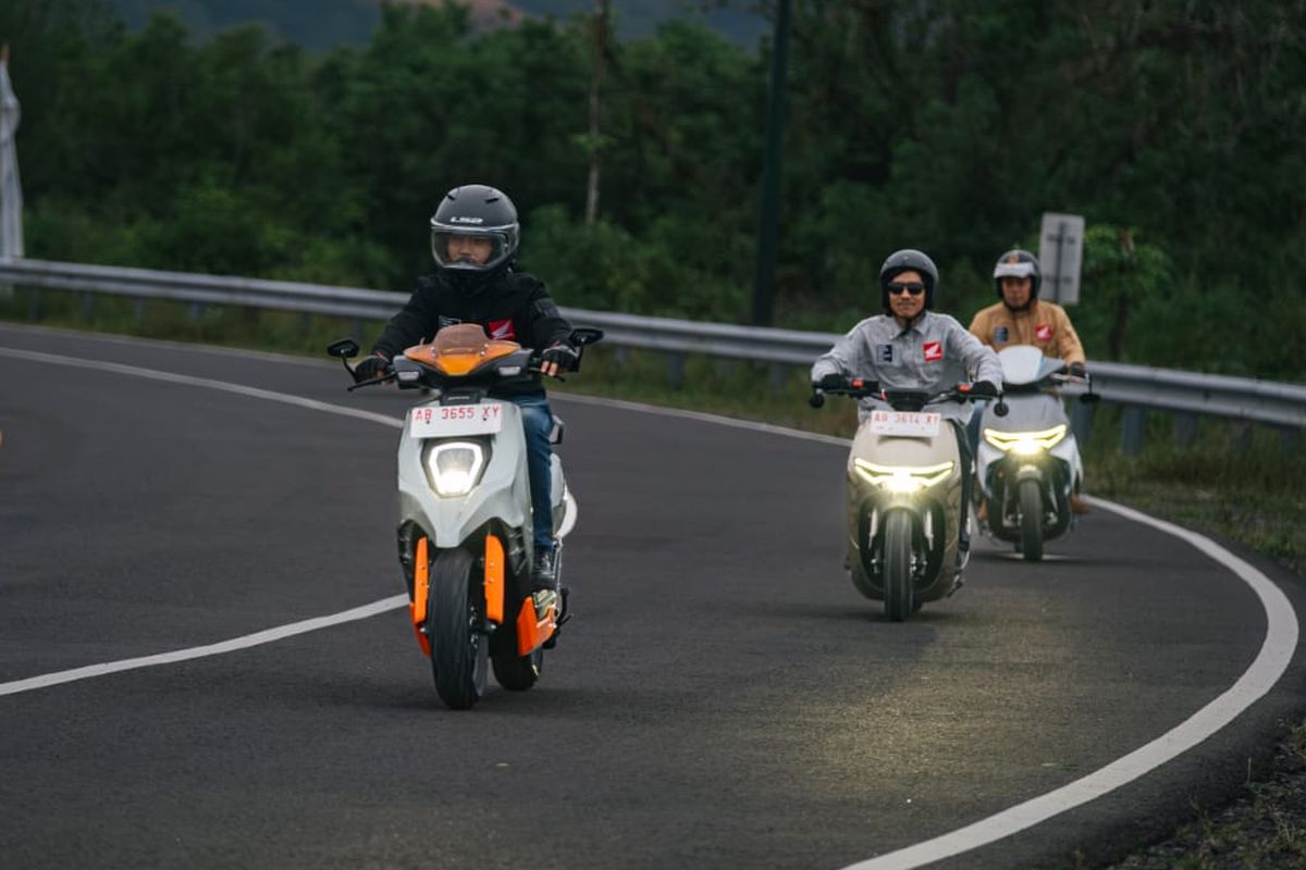 Kendala Penggunaan, Motor Listrik, motor listrik, keamanan motor listrik, Keamanan Motor Listrik, infrastruktur kendaraan listrik, kendala penggunaan, Kendala Motor Listrik di Indonesia: Apa Saja Hambatannya?, Kendala Penggunaan Motor Listrik di Indonesia Masih Membayangi, Pengalaman Pengguna Motor Listrik di Jalanan, Kekhawatiran Masyarakat Terhadap Keamanan Motor Listrik, Perbandingan dengan Kendaraan Konvensional