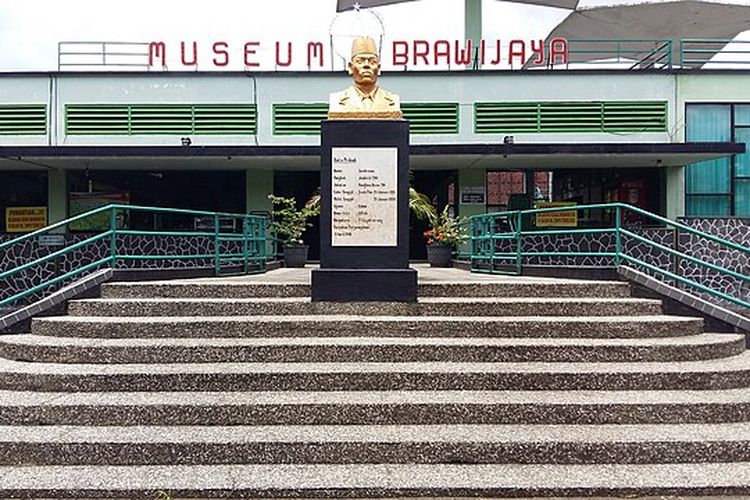 wisata sejarah, Malang, 10 Wisata Sejarah di Malang, Ada Museum dan Masjid Tertua, 1. Museum Singhasari, 2. Museum Brawijaya, 3. Museum Mpu Purwa, 4. Indonesian Old Cinema Museum, 5. Kelenteng Eng An Kiong, 6. Kawasan Ijen, 7. Museum Ganesya, 8. Monumen Juang 45, 9. Kayutangan Heritage, 10. Masjid Bungkuk