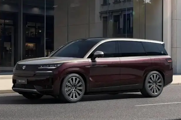 mobil, MPV listrik, Denza, Denza D9, BYD Siapkan Produk Baru Denza di Awal Tahun 2026