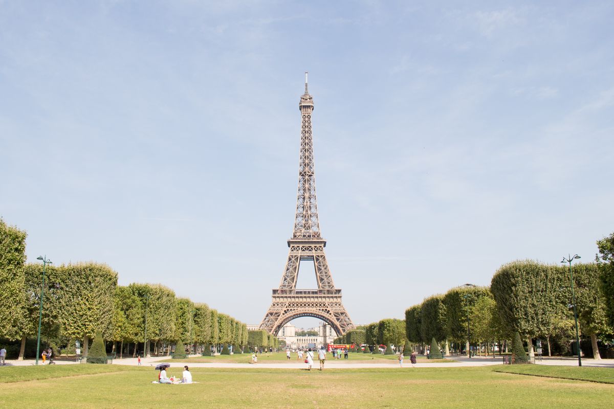 Menara Eiffel, lelang, Paris, Potongan Tangga Menara Eiffel Akan Dilelang, Ini Perkiraan Harganya