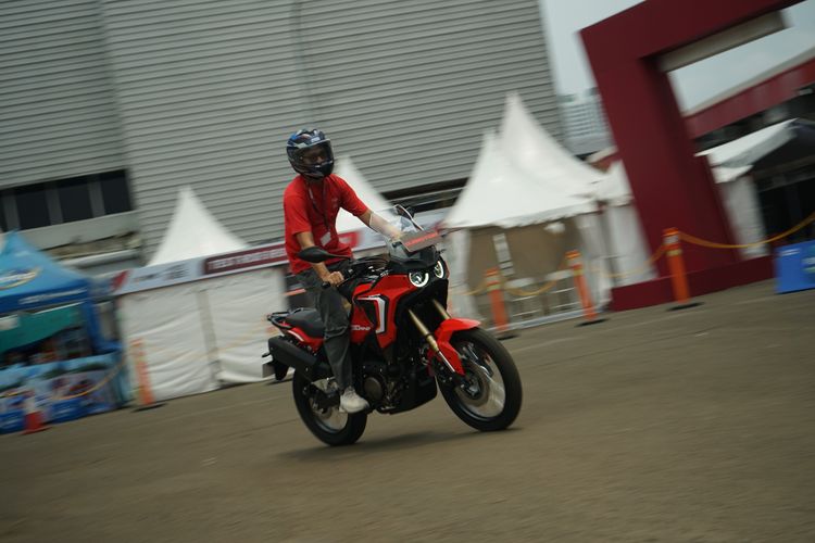 Tourino 250 DX, IIMS 2026, Hitung Skema Kredit QJMotor Tourino 250 DX di IIMS 2026