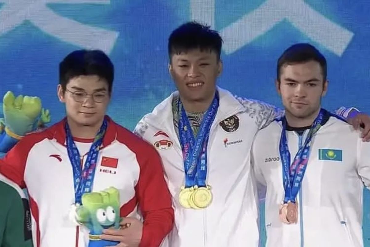 Angkat Besi, Rahmat Erwin Abdullah, angkat besi, Kejuaraan Angkat Besi Asia 2025, Rizki Juniansyah, kejuaraan angkat besi asia 2025, asian weightlifting championships 2025, Kejuaraan Angkat Besi Asia 2025: Rekor Dunia Rahmat Erwin, Rizki Berjuang sampai Tangan Luka