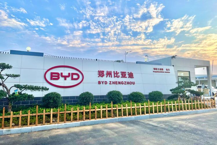 kendaraan listrik, pabrik BYD, Intip Dapur Produksi BYD Zhengzhou, Mampu Produksi 50 Mobil per Jam