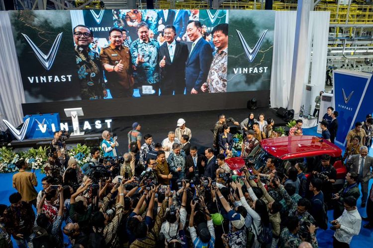QJMotor, Insentif Kendaraan Listrik, Jalan Tol, Pembatasan Truk, VinFast, Mobil Nasional, Biaya Kepemilikan, Aprilia SR-GT 200, Insentif Kendaraan Listrik, Belajar dari VinFast