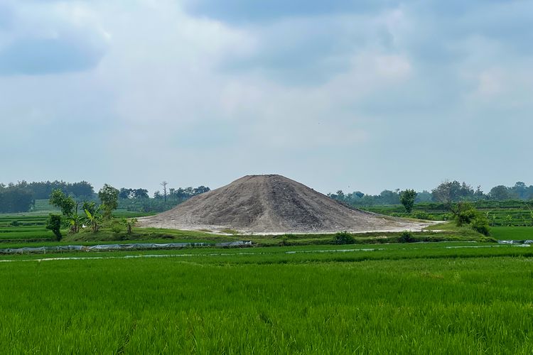 Bledug Kramesan, gunung lumpur, Gunung Lumpur, bledug kramesan, gunung lumpur di Grobogan, Fenomena Bledug Kramesan, Gunung Lumpur di Grobogan yang Terus Menyembur