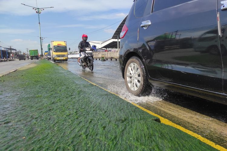 banjir, Banjir rob, tips mobil, tips berkendara, tips otomotif, Jangan Gegabah, Ingat Batas Aman Mobil Melintasi Banjir
