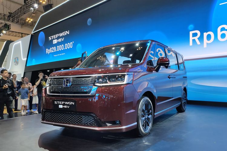 Honda Step WGN e:HEV, mobil keluarga modern, GIIAS 2025, MPV Hybrid, Inilah Harga dan Spesifikasi Honda Step WGN e:HEV