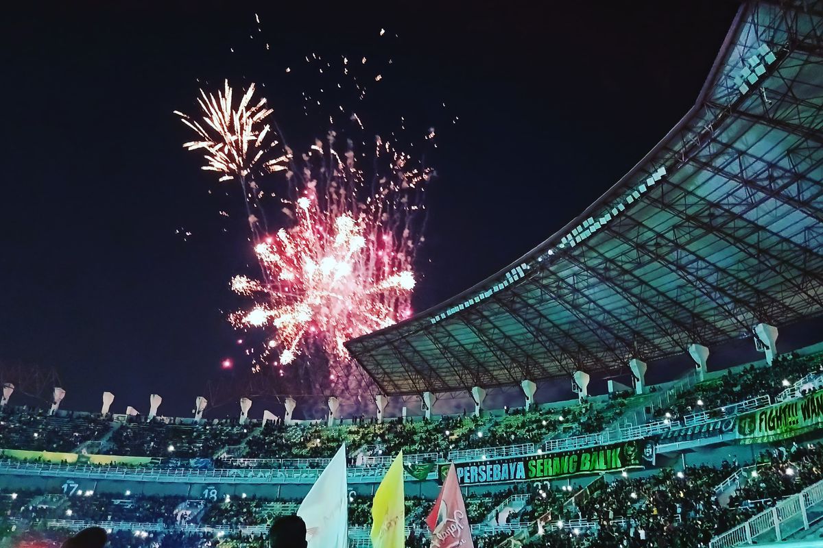 Ferry Paulus, Super League, Persebaya vs PSIM, persebaya surabaya vs psim yogyakarta, Super League 2025-2026, jadwal super league 2025-2026, I.League, pembukaan Super League, Jadwal Super League 2025-2026 Persebaya Vs PSIM, Alasan Pembukaan di GBT