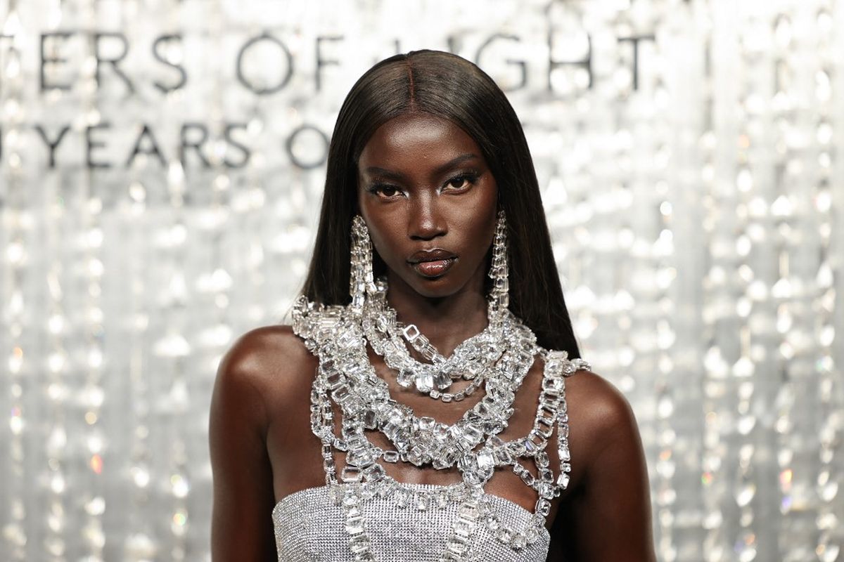 British Fashion Council, Model of the Year, model of the year, anok yai, anok yai height, british fashion council, fashion awards 2025, model of the year 2025, Anok Yai Jadi Model of the Year 2025 di Fashion Awards London