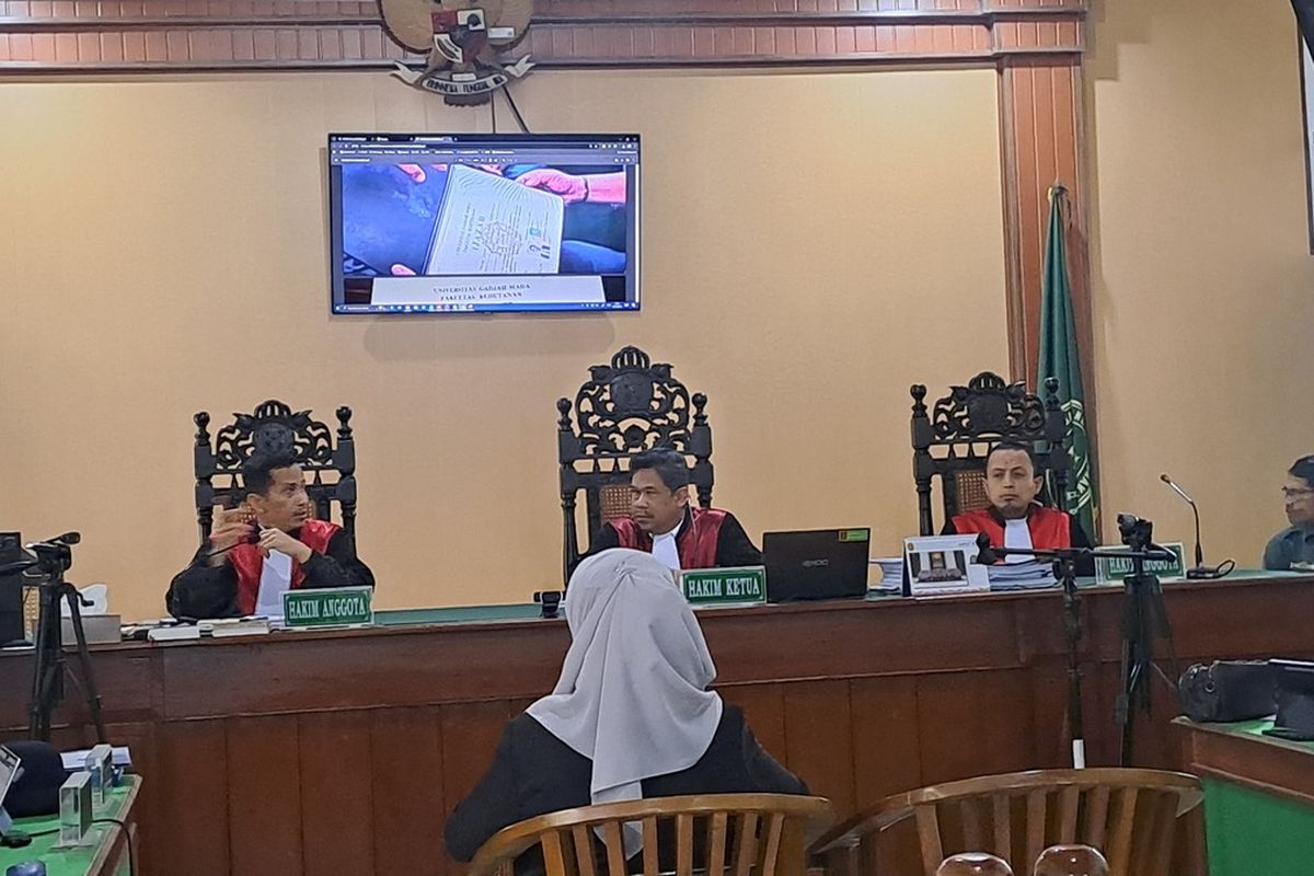 dr Tifa, Jokowi, Joko Widodo, Dokter Tifa, Analisis dr Tifa di Sidang Gugatan Ijazah Jokowi: Klaim Foto Berbeda dan Ekspresi Frustrasi