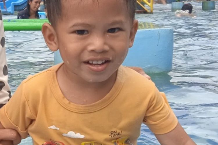 Bungo, penculikan anak, anak hilang, Jambi, bungo jambi, kenzie anak hilang, kenzie anak hilang dua tahun lalu, anak hilang di jambi, Kenzie Alfarezi, Kenzie hilang di Bungo, Tiga Tahun Penuh Penantian, Kenzie Bocah 3 Tahun Asal Bungo Jambi Masih Belum Ditemukan, Hilang di Depan Rumah, Diduga Dibawa Perempuan Tak Dikenal, Laporan ke Polisi Tak Berbuah Hasil, Trauma dan Rasa Bersalah, Masih Berharap Kenzie Pulang