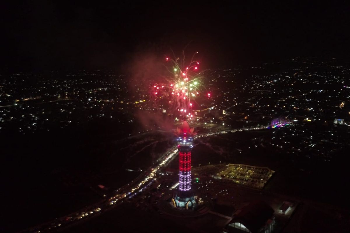 pesta kembang api, Menara Teratai, kembang api, Purwokerto dan Cilacap Kompak Rayakan Malam Tahun Baru 2026 Tanpa Pesta Kembang Api, Banyumas Tiadakan Kembang Api di Menara Teratai, BLUD Teratai Mas: Keputusan Hasil Kesepahaman Bersama, Agenda Malam Tahun Baru di Banyumas Tetap Digelar, Cilacap Pilih Doa Bersama dan Malam Amal