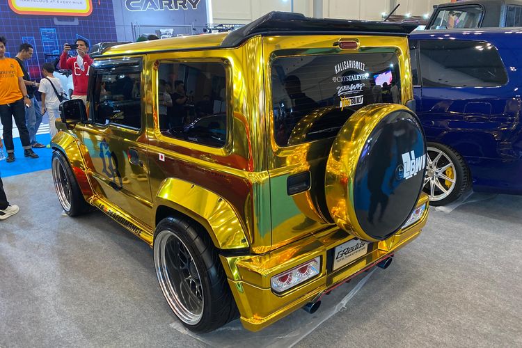 modifikasi, jimny, Modifikasi mobil, suzuki jimny, Modifikasi Nyentrik Suzuki Jimny Pakai Bodykit Liberty Walk