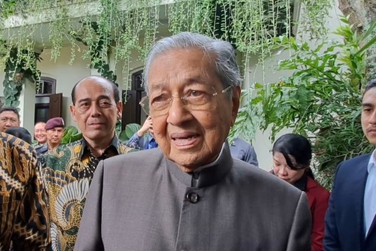 Mahathir Mohamad, mahathir mohamad 100 tahun, kunci umur panjang mahathir mohamad, pola makan sehat mahathir mohamad, kebiasaan makan mahathir mohamad, Kini Berusia 1 Abad, Pola Makan Sehat Jadi Rahasia Umur Panjang Mahatir Mohamad
