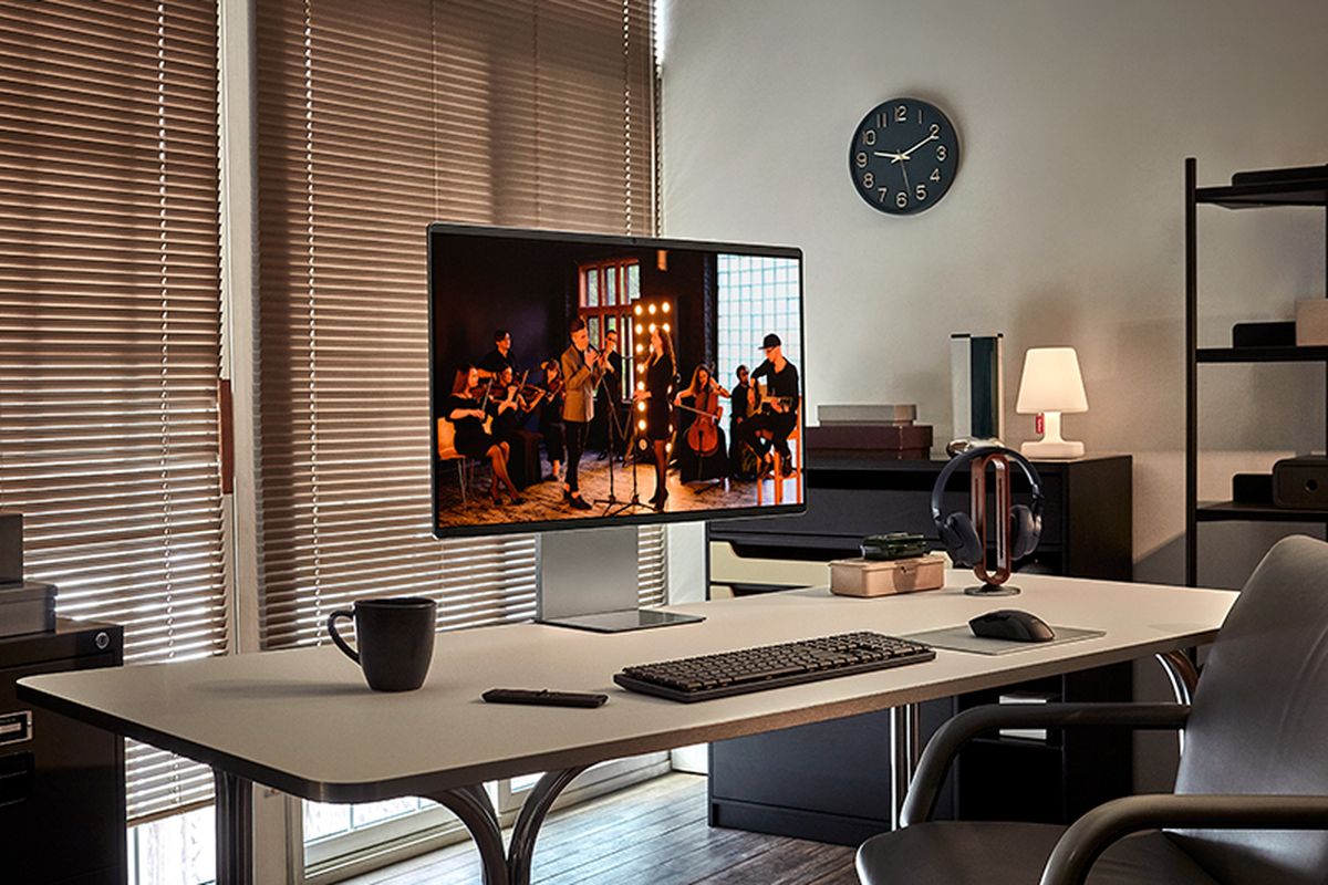 televisi, smart tv, Monitor, beda monitor dan tv, Serupa tapi Tak Sama, Apa Beda Monitor dan Televisi?, Tuner terintegrasi, Rasio aspek, Ukuran layar, Jenis panel layar, Resolusi, Kecepatan refresh layar