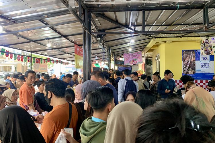 Jangan War Takjil di Benhil Sebelum Tau 5 Hal Ini, Panduan untuk Pemula, 1. Bazar takjil di Benhil buka pukul 14.00 WIB, 2. Harga takjil di Benhil, 3. Semua pedagang takjil menerima pembayaran via QRIS, 4. Jaga barang bawaan, 5. Coba takjil di sekitarnya