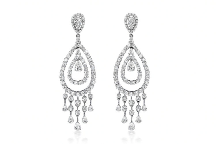 Beauvince Jewelry, Kilau Mewah Anting Berlian 15 Karat Maia Estianty di Ultah ke-50, Harga Rp 770 Juta, Anting berlian 15 karat dari Beauvince Jewelry, Kualitas berlian masuk kelas premium, Harga anting berlian capai Rp 770 juta, Desain menjuntai yang menegaskan elegansi