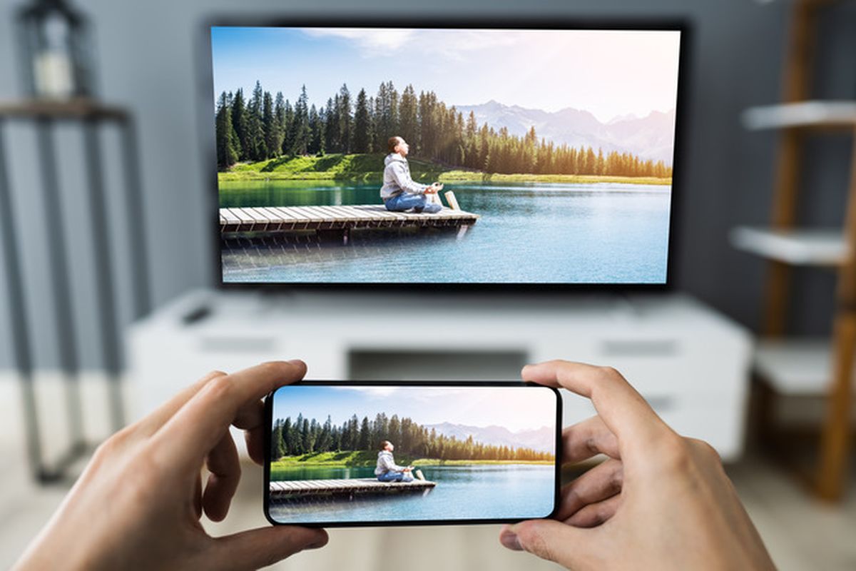 cara menyambungkan HP ke TV, cara menghubungkan HP ke TV, Cara menyambungkan HP ke TV, bagaimana cara menghubungkan HP ke TV, Cara Menyambungkan HP ke TV biar Lega Nonton Film, Main Game, dll