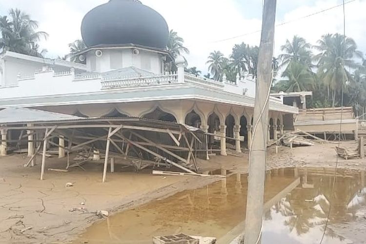 Aceh Utara, banjir aceh, aceh utara, Banjir Aceh Utara, banjir sumatera, banjir sumatera 2025, banjir aceh 2025, banjir aceh utara 2025, Banjir Aceh Utara, Dusun Lhok Pungki Hilang Disapu Arus, 298 Warga Mengungsi, 298 Warga Mengungsi, 25 Rumah Hilang Tanpa Sisa, Fasilitas Umum Lumpuh Total, Lahan Pertanian Hilang, Warga Kehilangan Mata Pencaharian, Korban Jiwa di Aceh Utara Capai 128 Orang, 14 Masih Hilang, Lebih dari 837 Ribu Jiwa Terdampak, Akses Masih Terputus, Upaya Penyelamatan Berlanjut