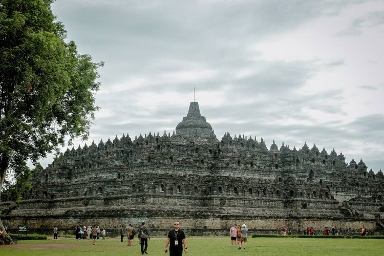 Pariwisata Jadi Mesin Baru Pertumbuhan Ekonomi Indonesia, Laris Manis pada 2026, Pariwisata laris manis, dorong pertumbuhan ekonomi, Kontribusi pariwisata disiapkan setara komoditas ekspor utama, Menuju pariwisata berkualitas dan berkelanjutan, Meningkatkan daya saing pariwisata Indonesia, Penyederhanaan perizinan event dan promosi berbasis film