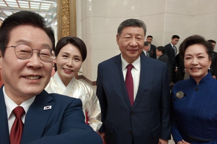Xi Jinping, Selfie, Xiaomi, Korea Selatan, China, Presiden, Korea, Presiden China, Momen Langka Presiden Korsel dan China Selfie Pakai HP Xiaomi, Begini Hasilnya