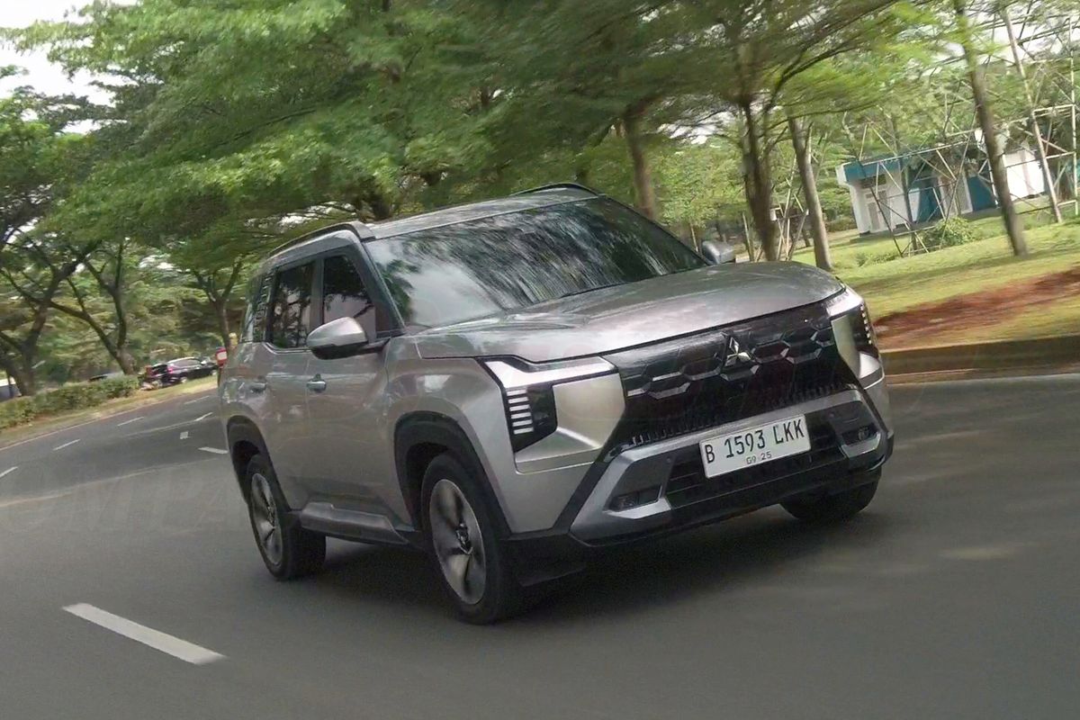 Kijang Innova, daihatsu xenia, Populer Otomotif, artikel terpopuler, plus minus, pasar mobil bekas, MPV mewah bekas, Kelebihan dan kekurangan, Mitsubishi Destinator, Jembatan Huajiang Canyon, Kelebihan Kekurangan Destinator dan Xenia