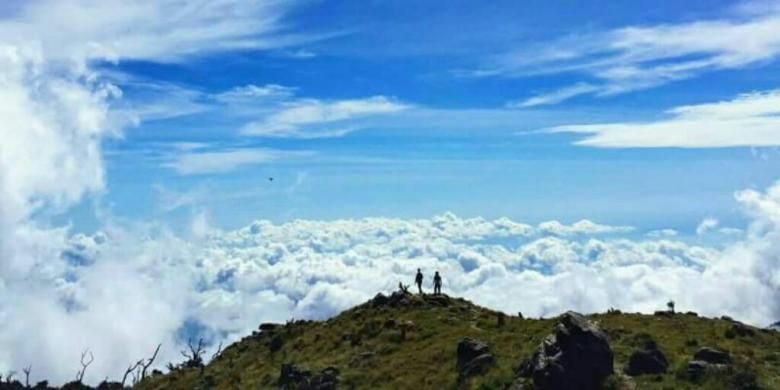 Gunung Bawakaraeng, bawakaraeng, pendaki gunung bawakaraeng tewas, pendaki Gunung bawakaraeng, pendakian Gunung bawakaraeng, jalur pendakian gunung bawakaraeng, estimasi pendakian bawakaraeng, lama pendakian gunung bawakaraeng, Gunung Bawakaraeng, Surga Pendakian di Sulawesi Selatan dengan Pesona Alam dan Nilai Spiritual, Medan Menantang dengan Panorama Beragam, Jalur Pendakian Gunung Bawakaraeng, Daya Tarik Utama Gunung Bawakaraeng, Tips Aman Mendaki Gunung Bawakaraeng