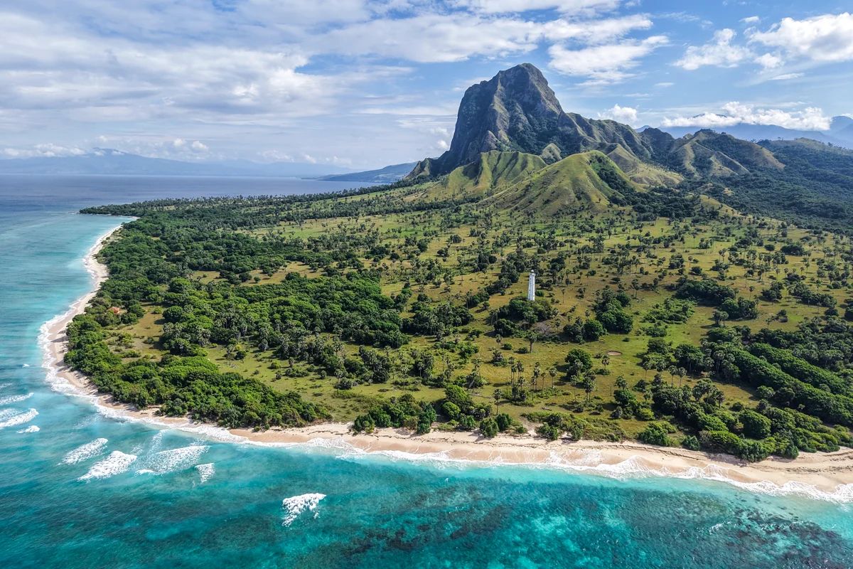 Jurassic Park, Flores, Cara Berkunjung ke Pulau Nuca Molas, Surga Tersembunyi di Selatan Flores yang Mirip Jurassic Park