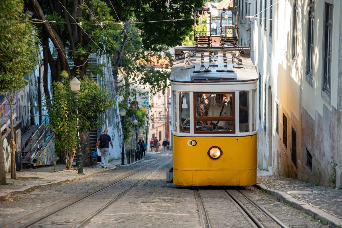 kota paling berwarna, Lisbon Jadi Kota Paling Berwarna di Dunia, Adakah dari Indonesia?