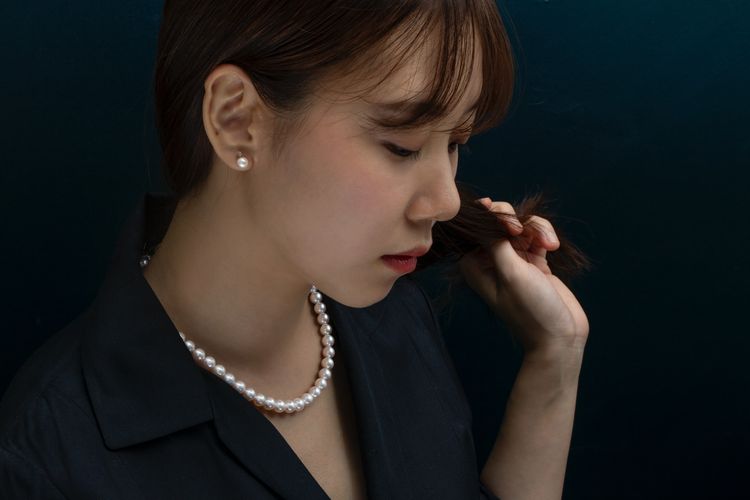 Perhiasan, mutiara, perhiasan mutiara, cara menyimpan perhiasan mutiara, cara menyimpan mutiara yang benar, menyimpan perhiasan mutiara, cara simpan perhiasan mutiara, 4 Cara Menyimpan Perhiasan Mutiara yang Benar Menurut Ahli, 1. Jangan disimpan bersama perhiasan lain, 2. Hindari gesekan dan tekanan berlebih, 3. Gunakan kotak khusus untuk mutiara, 4. Tidak harus disimpan di tempat tertutup rapat