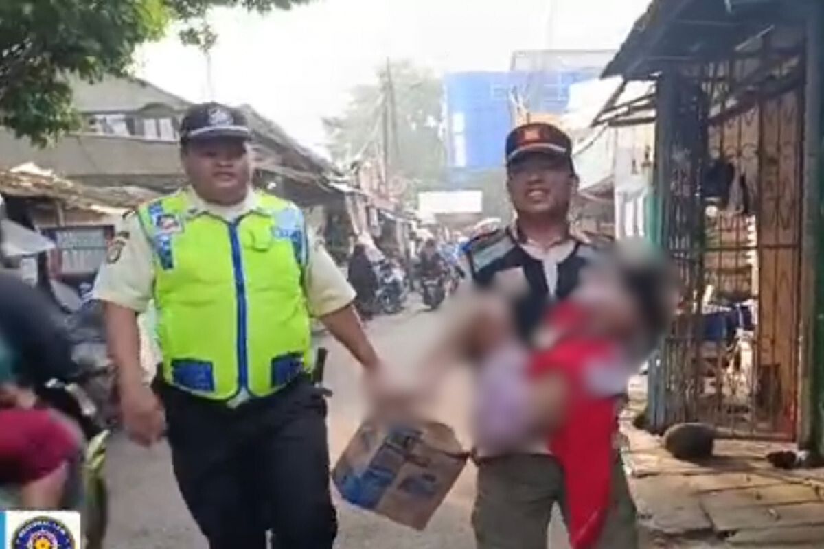 Pasar Kebayoran Lama, Jakarta, Surabaya, Jakarta Selatan, jakarta selatan, Penelantaran Anak, anak ditelantarkan, anak ditelantarkan di pasar kebayoran lama, anak ditelantarkan di kebayoran lama, Anak 7 Tahun Diduga Disiksa di Surabaya, Dibawa ke Jakarta lalu Ditinggal di Pasar Kebayoran Lama