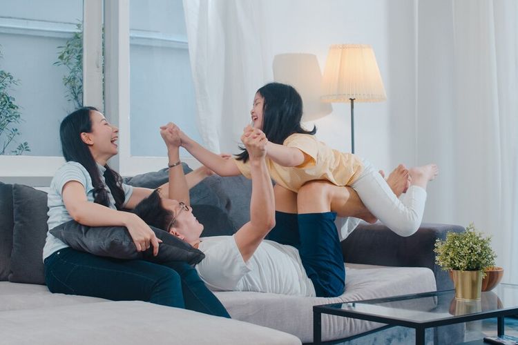keluarga cemara, Keluarga Cemara: Definisi Keluarga Hangat yang Banyak Diimpikan, Apa Itu Keluarga Cemara?, Asal Usul Istilah Keluarga Cemara, Makna Mendalam Keluarga Cemara, Ciri-Ciri Keluarga Cemara, Cara Membangun Keluarga Cemara