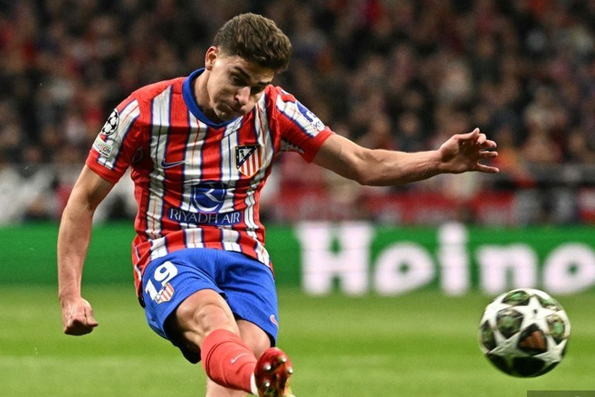 Barcelona, LaLiga, Julian Alvarez, Atletico Madrid, bursa transfer, Chelsea, Liverpool, Barcelona Bersaing dengan Chelsea dan Liverpool untuk Gaet Julian Alvarez