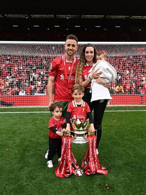 Diogo Jota, Rute Cardoso, Kisah cinta Diogo Jota, Diogo jota kecelakaan, diogo jota meninggal, kecelakaan diogo jota, rute cardoso, rute cardoso diogo jota, kisah cinta diogo jota, 11 Hari Setelah Menikah, Cinta Diogo Jota dan Rute Cardoso Berakhir dalam Duka, Tumbuh bersama sejak remaja, Menikah dengan cinta sejati, hanya 11 hari sebelum kepergian, Dipisahkan oleh maut, Cardoso identifikasi jenazah Jota