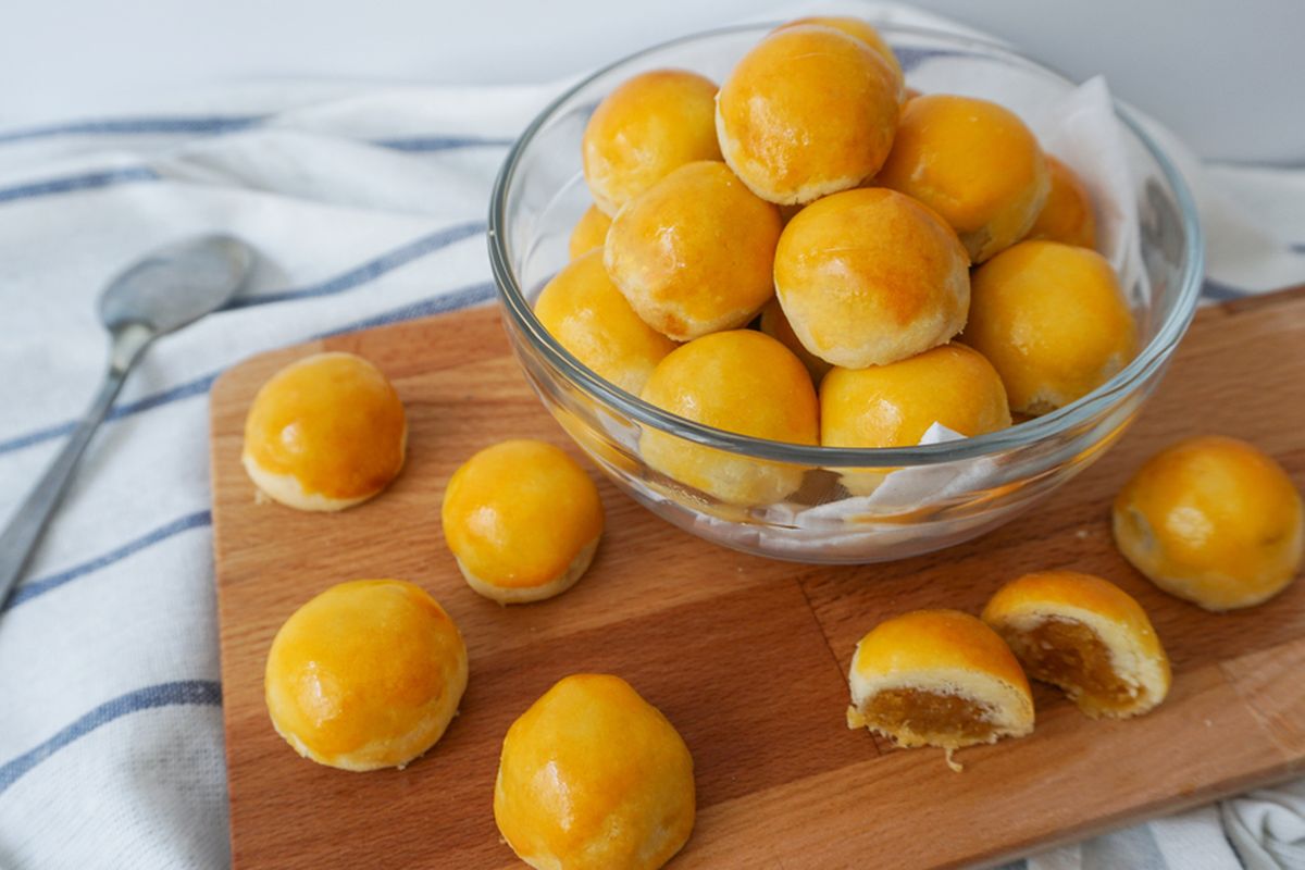 Nastar, nastar, nastar berjamur, penyebab nastar berjamur, cara menyimpan nastar, Kenapa Nastar Cepat Berjamur? Ini 5 Kesalahan Umum Saat Menyimpannya, 1. Kue belum dingin saat disimpan, 2. Wadah tidak kedap udara, 3. Disimpan di tempat lembab, 4. Tidak menambahkan silica gel, 5. Mencampur kue kering dan kue lembut dalam satu wadah