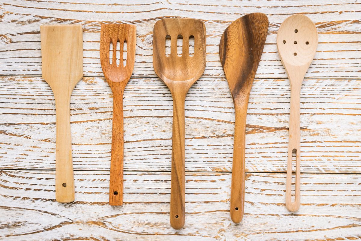 spatula, spatula kayu, sutil kayu, membersihkan sutil kayu, Spatula Kayu Bau Tengik, Ini Cara Mudah Bersihkan dengan Bahan Dapur