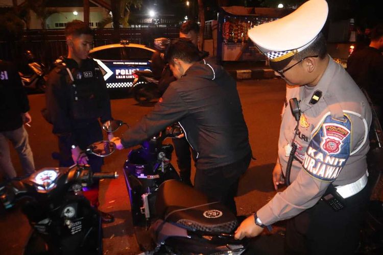 razia lalu lintas, Kebiasaan menghindari razia, kabur saat kena razia, Kebiasaan Buruk Pengendara Motor Saat Ada Razia