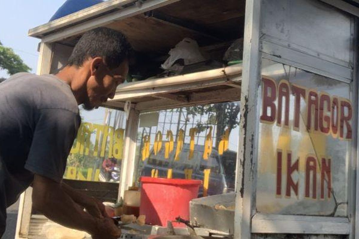 Cianjur, gas air mata, demo hari ini, demo di cianjur, terkena gas air mata, pedagang terkena gas air mata, Pedagang Batagor Cianjur Terjebak Gas Air Mata, Sempat Sembunyi, Uang Rp 550. 000 Hilang