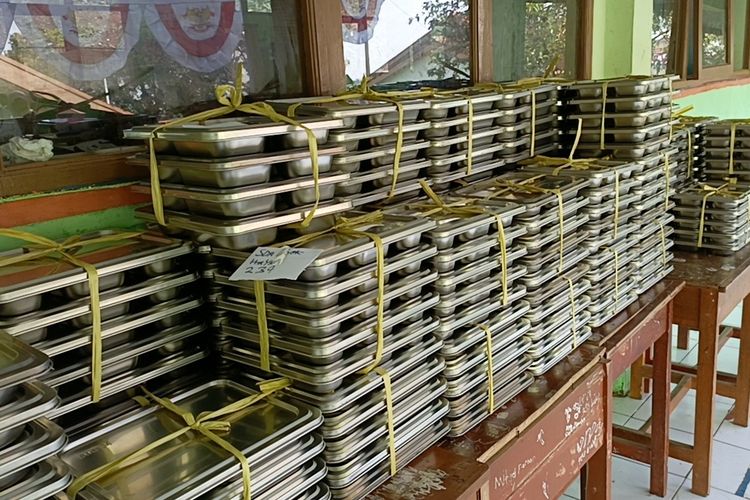 evaluasi program makan bergizi gratis, keracunan massal MBG Jabar, Dedi Mulyadi evaluasi MBG, keracunan makanan gratis sekolah, kasus keracunan Garut Bandung Barat, BGN hentikan sementara MBG, masalah distribusi makanan MBG, korban keracunan siswa Jawa Barat, Keracunan Massal MBG di Jabar: Gubernur Dedi Mulyadi Panggil Kepala BGN untuk Evaluasi Total, Evaluasi program MBG dibuka secara transparan, Ada potensi langkah hukum?, Ratusan siswa jadi korban keracunan, Program MBG jadi sorotan nasional