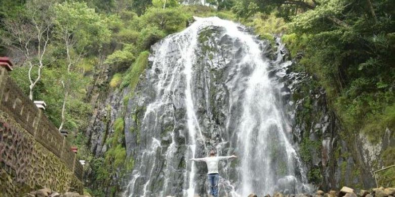 tempat wisata sekitar Danau Toba, 8 Wisata Alam Sekitar Danau Toba, Cocok Untuk Healing, 1. Air Terjun Situmurun, 2. Bukit Holbung, 3. Menara Pandang Tele, 4. Bukit Gibeon, 5. Bukit Indah Simarjarunjung, 6. Air Terjun Efrata, 7. Taman Eden 100, 8. Desa Wisata Tomok