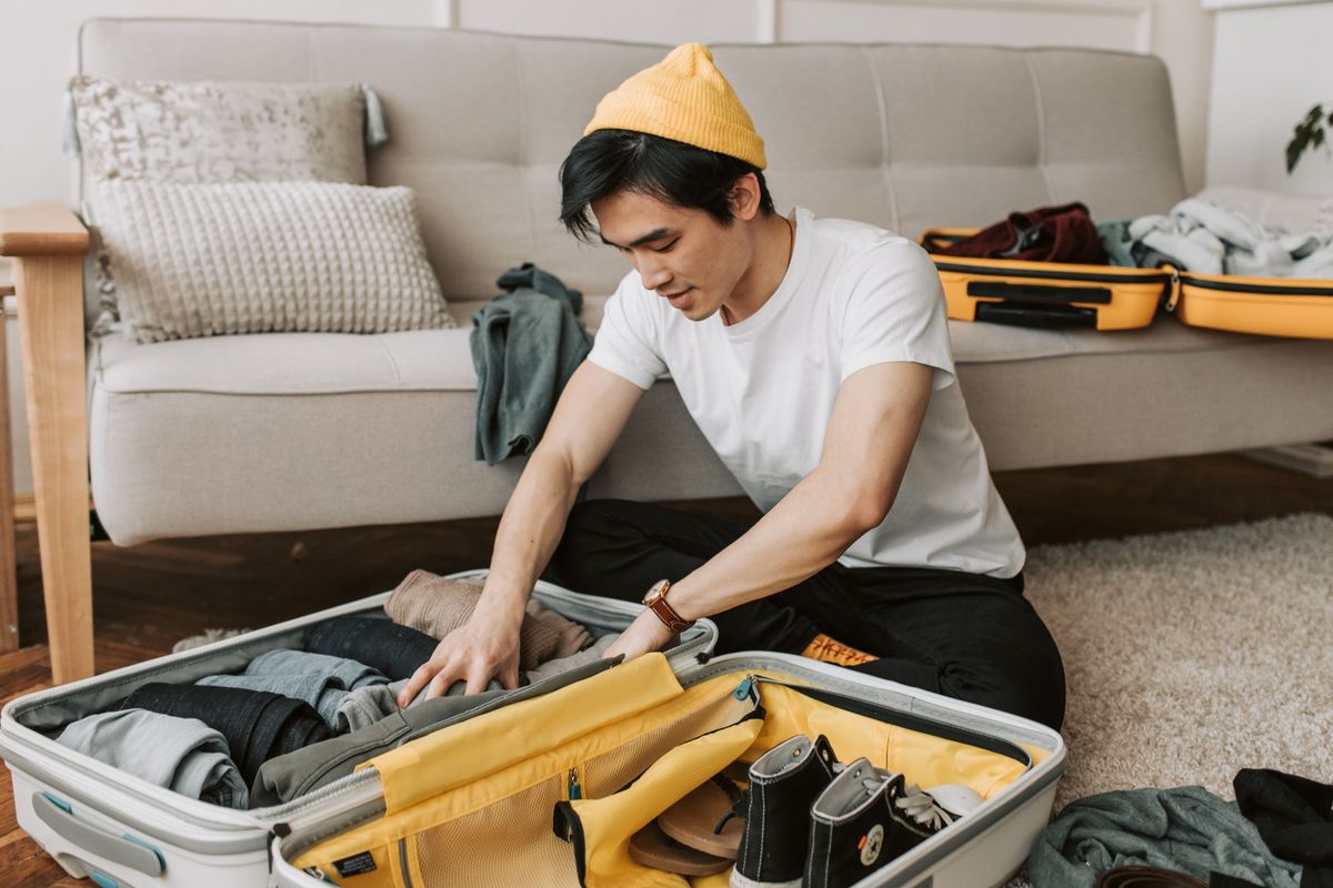 packing cubes, 5 Kesalahan Packing yang Harus Dihindari Wisatawan, 1. Bawa pakaian terlalu banyak, 2. Tidak menggunakan packing cubes, 3. Pakai koper yang tidak berkualitas, 4. Melupakan fungsi tas jinjing, 5. Tidak mengemas perlengkapan mandi dengan benar