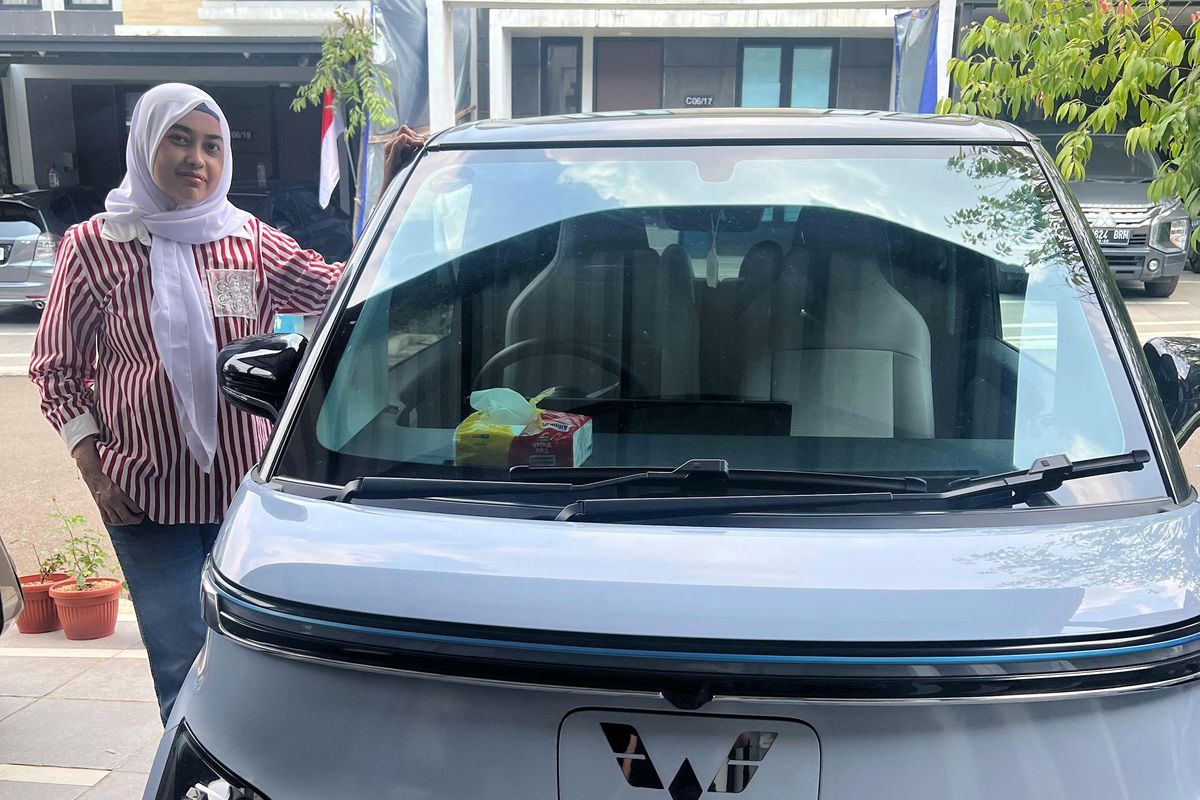 Wuling Air ev, Efisiensi Energi, pengalaman pengguna, mobil listrik, Pengalaman Riska Pemilik Wuling Air EV: Efisiensi dan Kenyamanan, Wuling Air EV: Tipe dan Pengalaman Pengguna, Kenyamanan dan Fitur Canggih Wuling Air EV, Catatan Negatif dari Pengalaman Berkendara, Perawatan Mobil yang Memuaskan