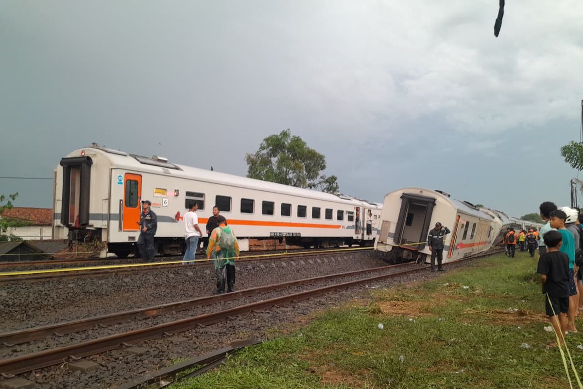 cara refund tiket kereta api, KA Purwajaya anjlok, Kereta Terdampak Kecelakaan atau Bencana, KAI Beri Refund 100 Persen