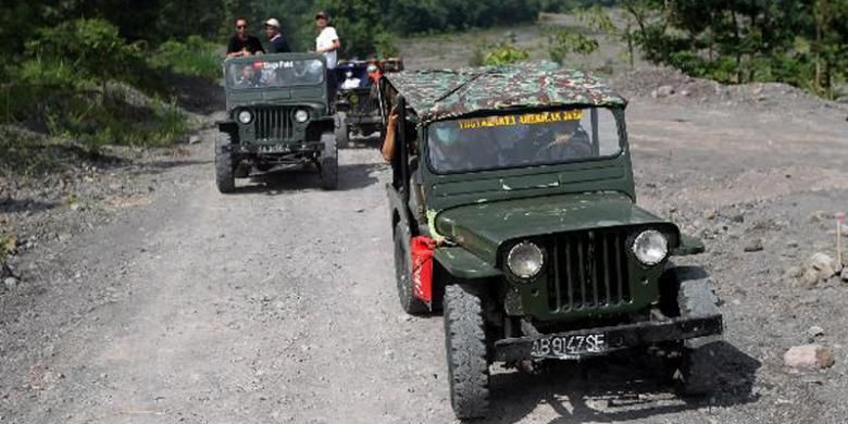 wisata, Gunung Bromo, Dinas Pariwisata, Pemda, Kecelakaan di Bromo: Pemda Diminta Benahi Kelayakan Jip Wisata Tua