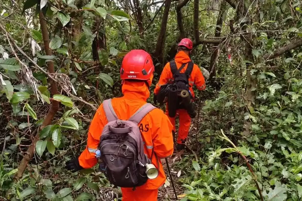 Awalnya Izin ke Gunung Sumbing, Hilang 16 Hari, Syafiq Ali Ditemukan Tak Bernyawa di Gunung Slamet, Bagaimana Kronologi Pendakian Syafiq di Gunung Slamet?, Apa yang Terjadi Saat Syafiq dan Himawan Berpisah?, Di Mana Lokasi Penemuan Jenazah Syafiq?, Bagaimana Proses Pencarian yang Berlangsung Hingga 17 Hari?