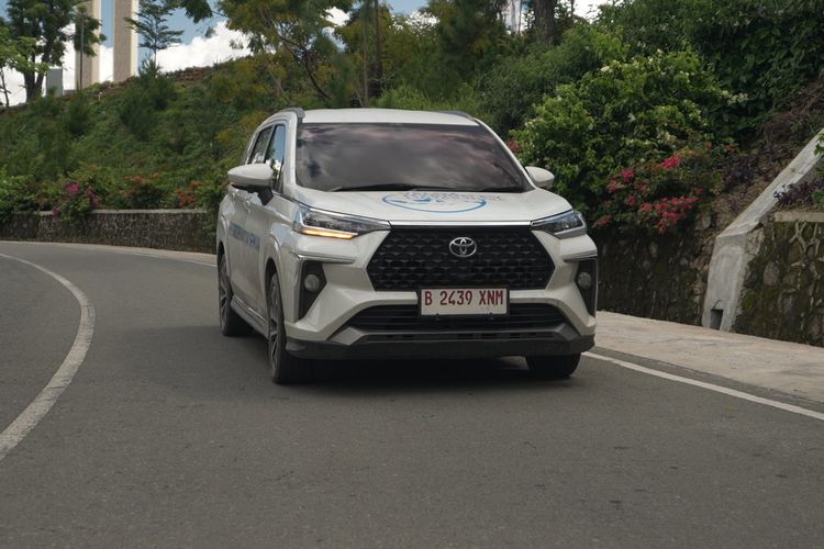 penjualan, Toyota, Veloz, Veloz Hybrid, mobil, Penjualan Toyota Veloz Hybrid Menumpuk, Varian Bawah Jadi Favorit