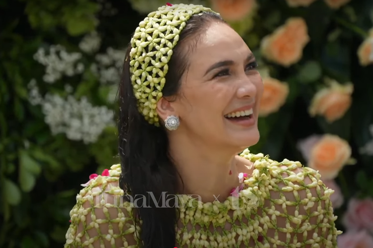 Luna Maya, luna maya jaga kesehatan kulit, rahasia kulit sehat di usia 40 tahun, rahasia kulit sehat luna maya, kulit luna maya, perawatan wajah luna maya, perawatan luna maya, tips luna maya, Rahasia Luna Maya Punya Kulit Sehat dan Segar di Usia 41 Tahun