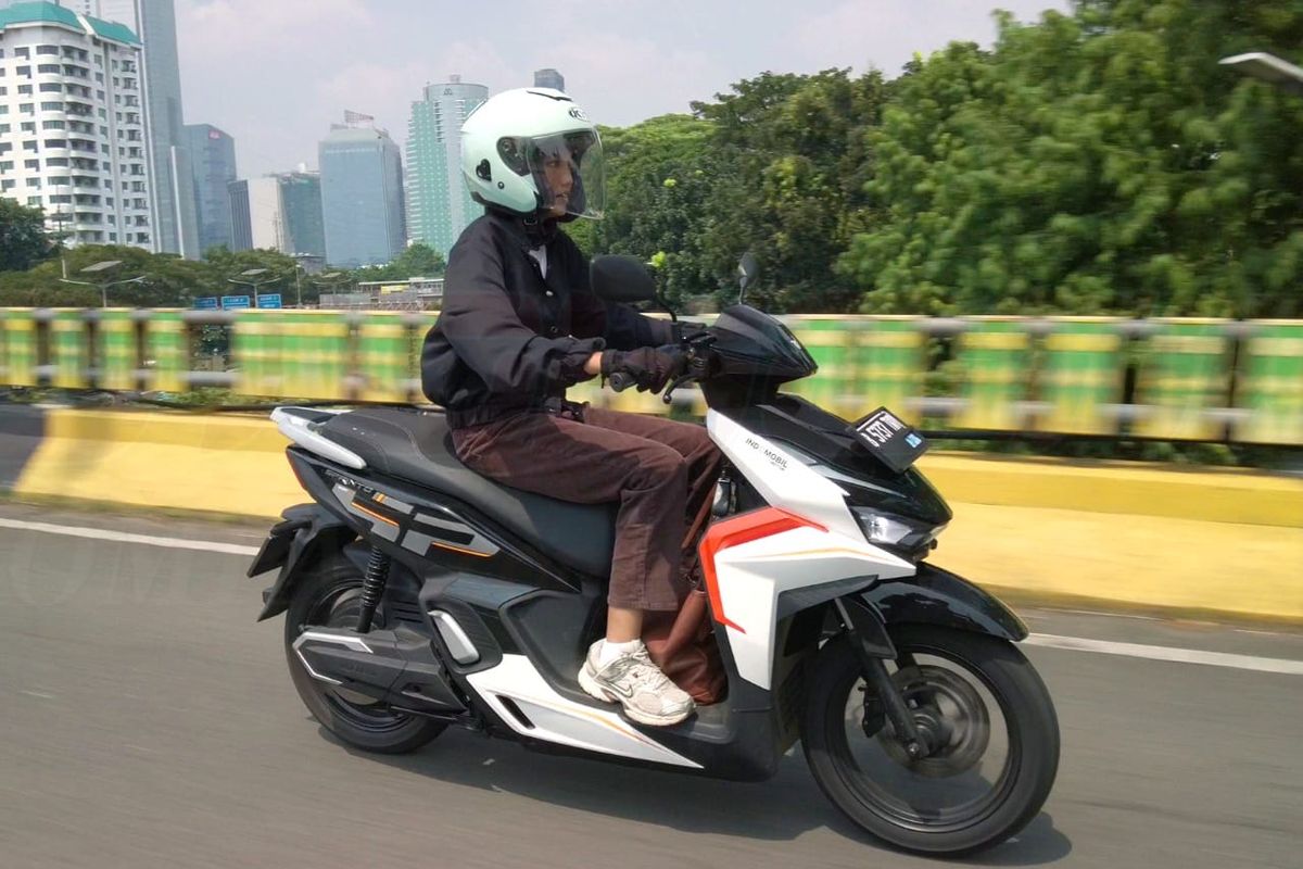 motor listrik, Sprinto, Review Lengkap Indomobil Emotor Sprinto: Desain sampai Biaya Kepemilikan, Spesifikasi Menunjang dan Fitur Interaktif, Rasa Berkendara Halus dengan Kaki-kaki Dewasa, Biaya Kepemilikan yang Ekonomis, Kesimpulan