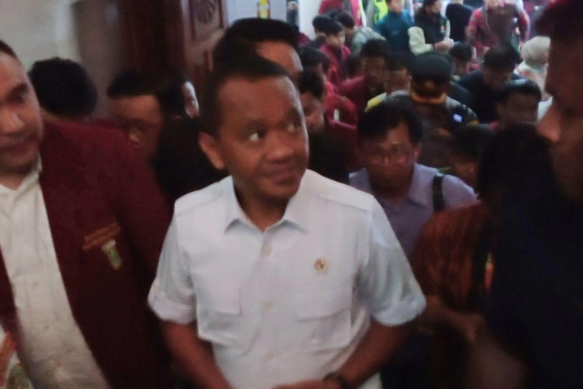 Pertalite, bahlil, pertalite bikin motor brebet, bahlil sidak spbu di malang, Bahlil Sidak SPBU di Jatim Usai Keluhan Motor “Brebet”: Kualitas BBM Bagus